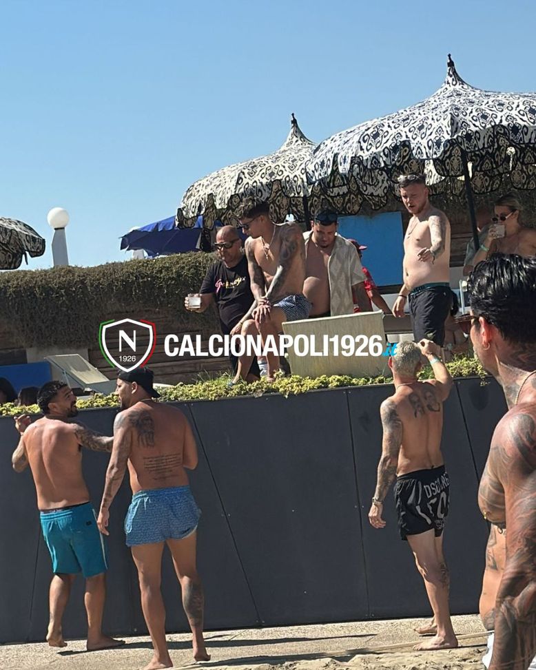 Olivera, relax a Varcaturo per il terzino del Napoli in vista dei ritiri LA FOTO- immagine 2