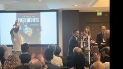 Libro Berlusconi, applausi per l’arrivo di Camarda e Furlani | PM VIDEO