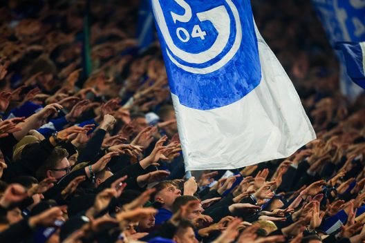 Sommerso dai debiti, lo Schalke 04 rischia grosso: se scende in terza serie è fallimento- immagine 5