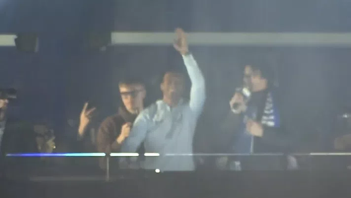 Inter, parte il coro “Chi non salta bianconero è”: Cuadrado salta con i tifosi e canta - immagine 1