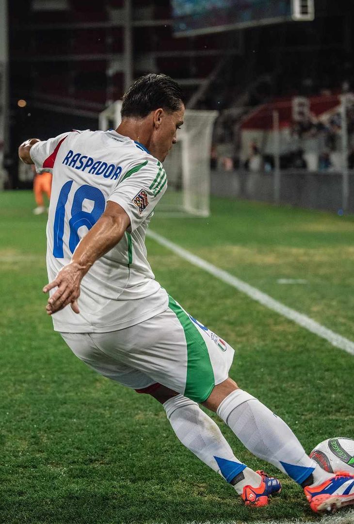 GALLERY Azzurri impegnati con la Nazionale: i suggestivi scatti sotto la pioggia - immagine 6