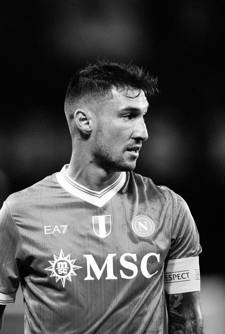 L'estasi per la prestazione di Kevin De Bruyne e la gioia per la doppietta messa a referto da Rasmus Hojlund: due sentimenti positivi (e cardini) rappresentati alla perfezione dal riassunto 'in bianco e nero' di Napoli-Sporting Lisbona realizzato dall'admin dell'account Instagram della compagine partenopea.