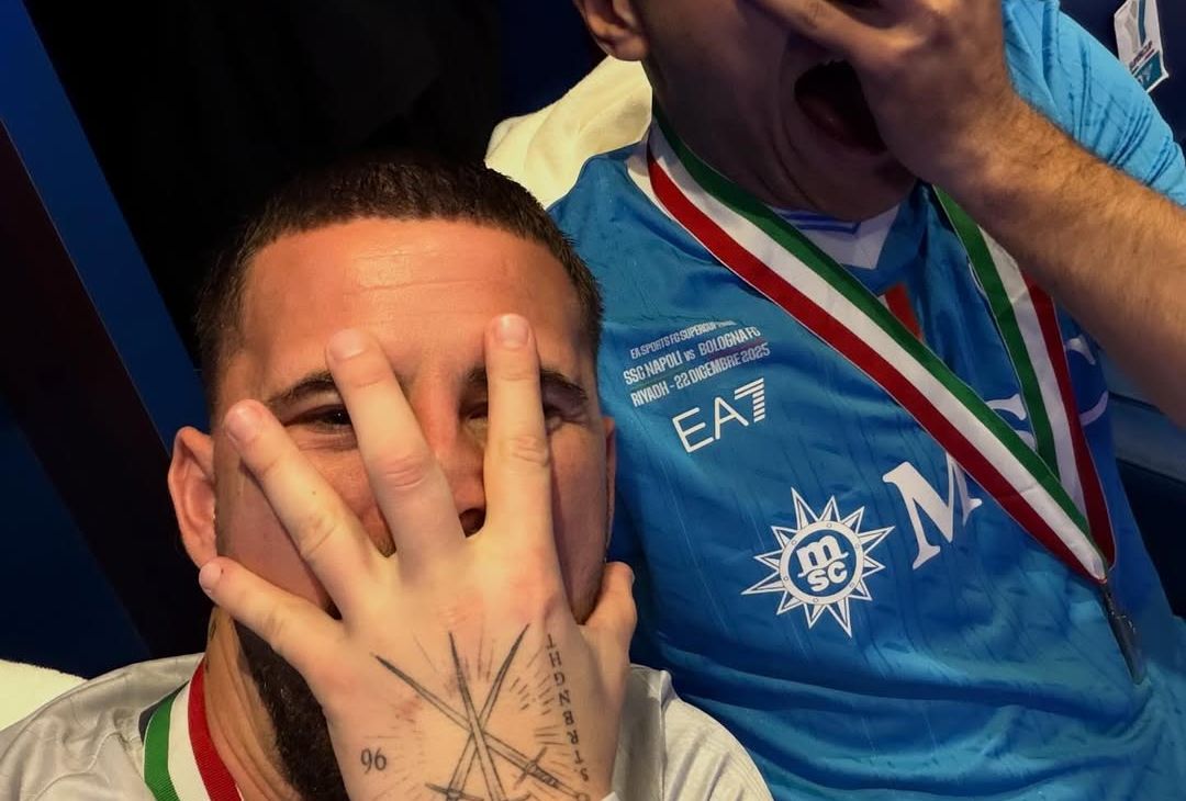 Coppa, sorrisi e sigari: gli azzurri festeggiano la Supercoppa! –  LE FOTO - immagine 14