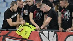 Roma-Slavia Praga, scontri tra ultras cechi e poliziotti nel pre partita: l’accaduto