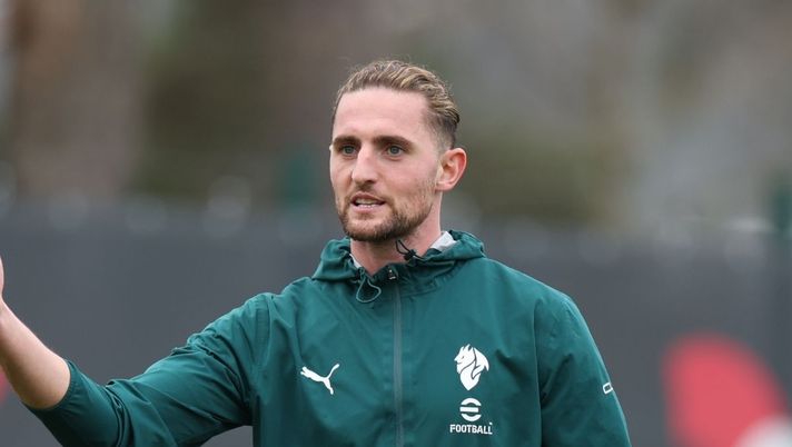 Adrien Rabiot (centrocampista AC Milan), qui durante una seduta di allenamento con i rossoneri a Milanello | Milan News (Getty Images) Cremonese-Milan, Allegri pronto a 'rischiare' Rabiot nonostante il derby