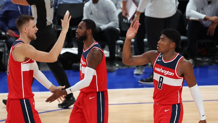 SAITAMA, JAPAN - OCTOBER 02: Rui Hachimura #8 of the Washington Wizards high fives during the NBA Japan Games between the Washington Wizards and the Golden State Warriors at Saitama Super Arena on October 02, 2022 in Saitama, Japan. NOTE TO USER: User expressly acknowledges and agrees that, by downloading and or using this Photograph, user is consenting to the terms and conditions of the Getty Images License Agreement. (Photo by Takashi Aoyama/Getty Images) Dove vedere Sixers-Wizards in diretta TV: streaming gratis NBA e quintetti - immagine 1