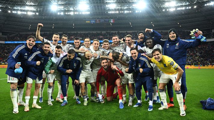FOTO Italia, svelate in anteprima le maglie che indosseranno gli Azzurri a Euro 2024 - immagine 1
