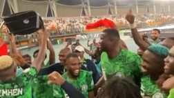 Trionfo Nigeria, i compagni acclamano Osimhen dopo la gara: il coro intonato