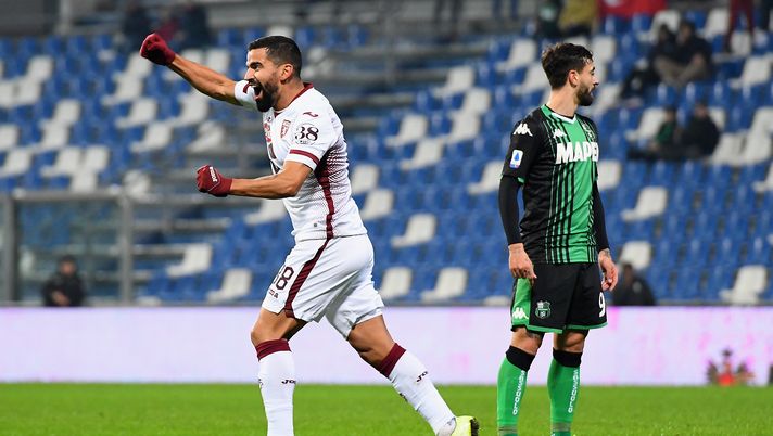 REGGIO NELL'EMILIA, ITALY - JANUARY 18: Tomas Rincon of Torino FC celebrates after scoring the opening goal during the Serie A match between US Sassuolo and Torino FC at Mapei Stadium - Città del Tricolore on January 18, 2020 in Reggio nell'Emilia, Italy (Photo by Alessandro Sabattini/Getty Images) Torino, dal Sassuolo al Sassuolo: 279 giorni dopo l’obiettivo è invertire la rotta - immagine 1