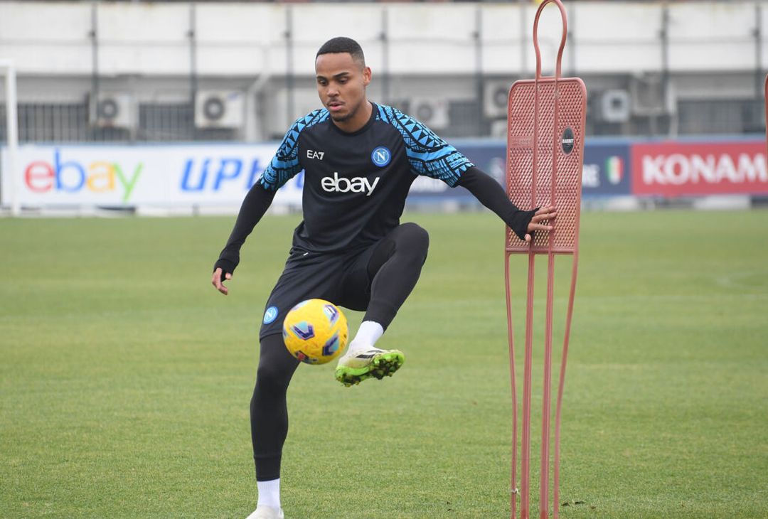 GALLERY Il Napoli si allena a Castel Volturno, si rivede anche Natan: le foto- immagine 1