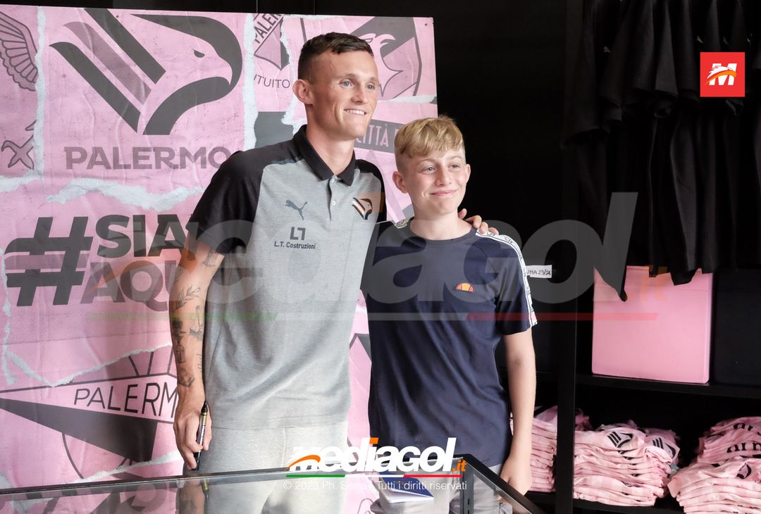 FOTO PALERMO: Liam Henderson incontra i tifosi allo Store Ufficiale (GALLERY) - immagine 65
