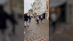 Video – Germania, auto sui passanti in una zona pedonale: 4 morti. Le prime immagini