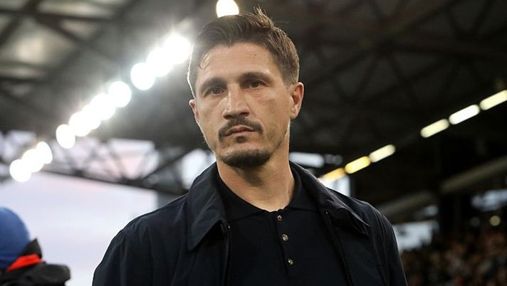 CAGLIARI, ITALY - MARCH 20: Cagliari's coach Fabio Pisacane looks on during the Serie A match between Cagliari Calcio and SSC Napoli at Stadio Sant'Elia on March 20, 2026 in Cagliari, Italy. (Photo by Enrico Locci/Getty Images) Pisacane: “Rischio esonero? Rispondo così! Belotti, Borrelli, Pavoletti, Kilicsoy, Esposito e su Luperto…” - immagine 1