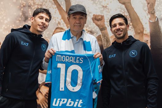 FOTO Sorpresa per il Napoli: Morales va in visita a Castel Volturno- immagine 2