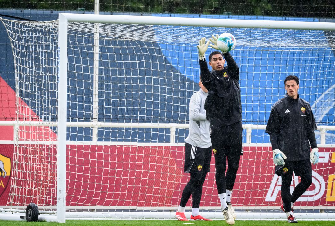 Roma, la seduta pomeridiana aperta ai tifosi al St. George’s Park – FOTO GALLERY - immagine 25