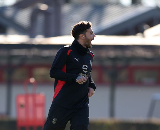 Theo Hernandez (Foto di Claudio Villa/AC Milan via Getty Images)  Theo-modella
