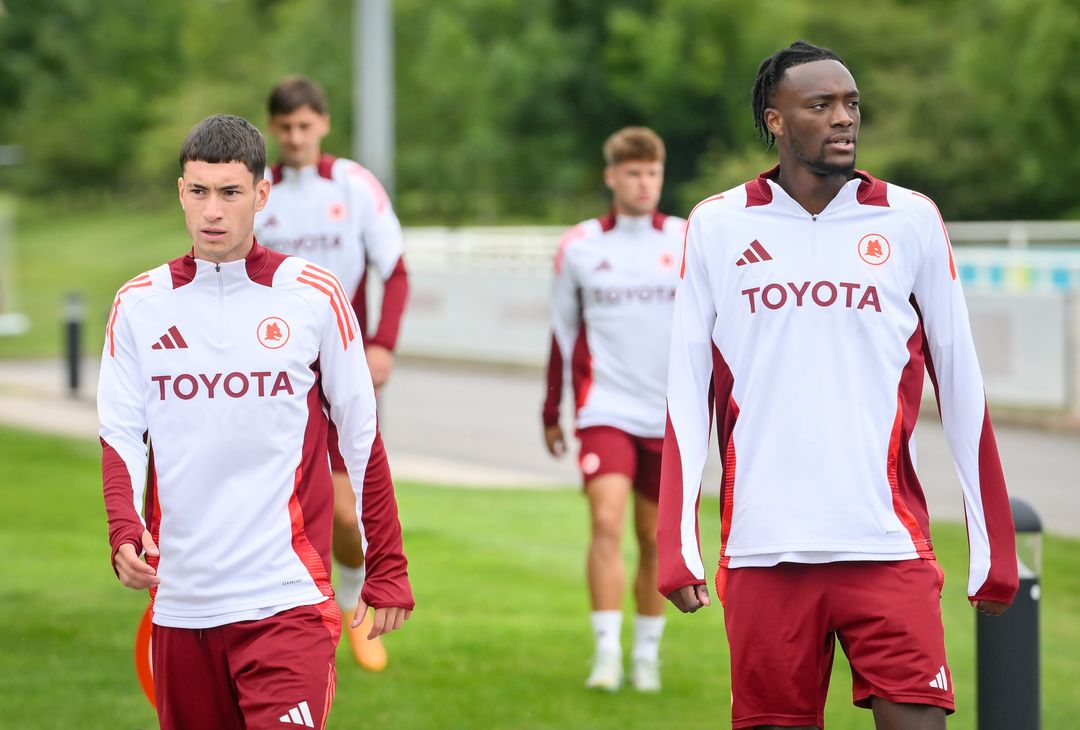 Roma, primo allenamento in Inghilterra per Dovbyk – FOTO GALLERY - immagine 7