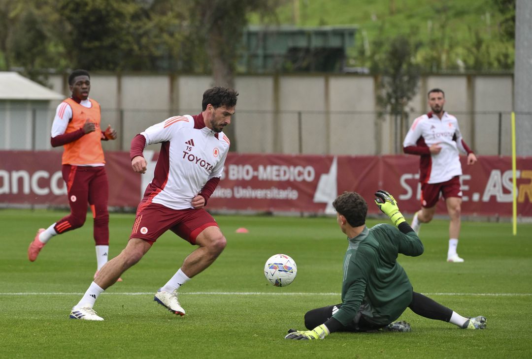 Trigoria, continua la preparazione in vista del Lecce – FOTO GALLERY - immagine 17