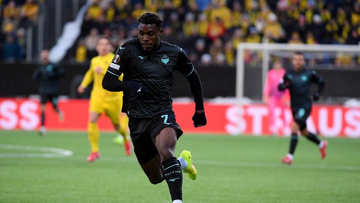 BODO, NORWAY - APRIL 10: Fisayo Dele-Bashiru of SS Lazio in action during the UEFA Europa League 2024/25 Quarter Final First Leg match between FK Bodo/Glimt and S.S. Lazio at Aspmyra Stadion on April 10, 2025 in Bodo, Norway. (Photo by Marco Rosi - SS Lazio/Getty Images) Dele-Bashiru: “Il derby è una partita speciale, vogliamo riscattare Bodo e l’andata” - immagine 1