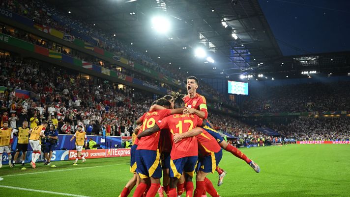 COLOGNE, GERMANY - JUNE 30: Alvaro Morata of Spain celebrates with teammates after Fabian Ruiz of Spain (not pictured) scores his team's second goal during the UEFA EURO 2024 round of 16 match between Spain and Georgia at Cologne Stadium on June 30, 2024 in Cologne, Germany. (Photo by Justin Setterfield/Getty Images) Nazionali dell’est: rischio serio, nessuna ai quarti - immagine 1