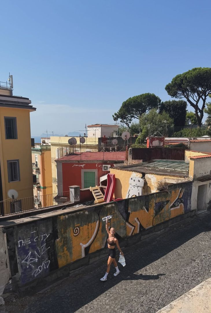 Mertens è tornato a casa! Vacanze a Napoli con la famiglia per l’ex azzurro – GALLERY - immagine 4