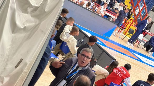 FOTO Alcuni azzurri presenti al Palabarbuto per Napoli Basket-Olimpia Milano - immagine 1