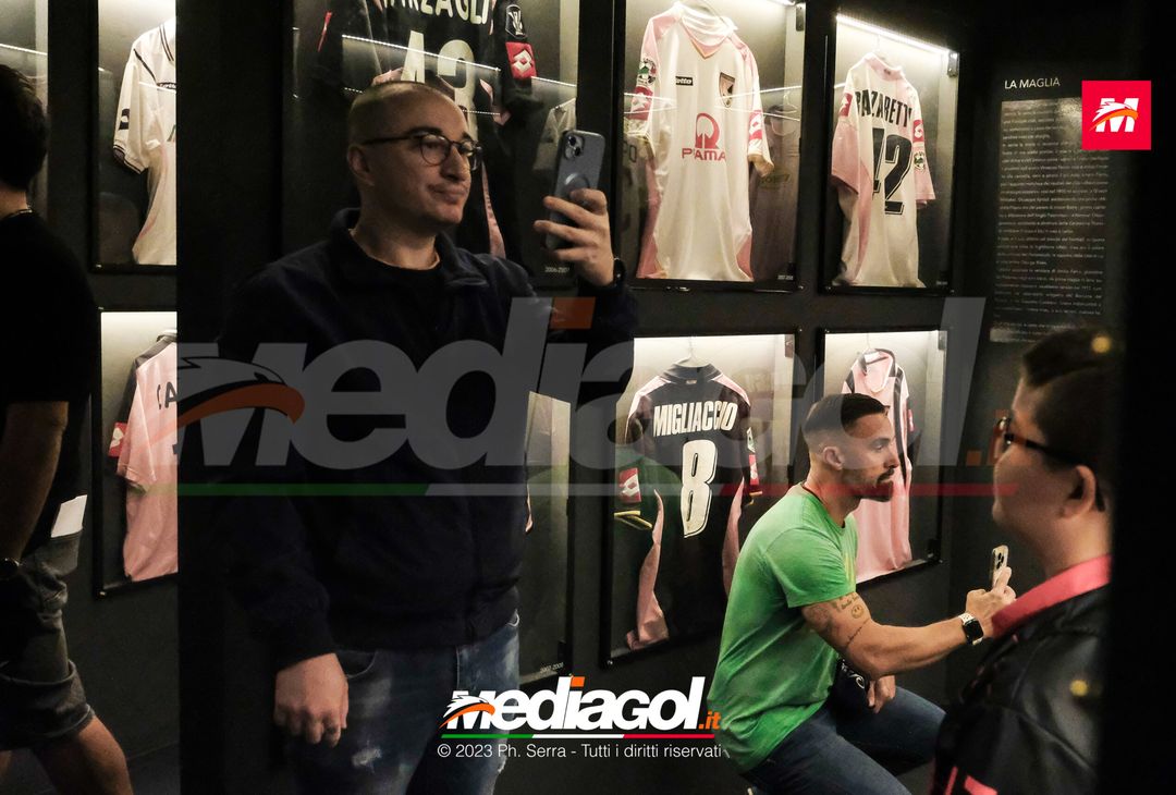 FOTO PALERMO, i tifosi rosanero in tour allo stadio ‘Renzo Barbera’ (GALLERY) - immagine 52