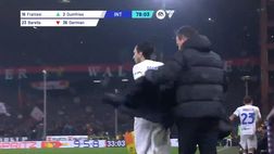 VIDEO / Barella vuole giocare sempre: il calcio alla bottiglia in panchina