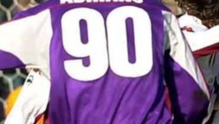 Da Adriano a Folorunsho, passando per 2 portieri: la storia della maglia 90 viola Da Adriano a Folorunsho, passando per 2 portieri: la storia della maglia 90 viola - immagine 1