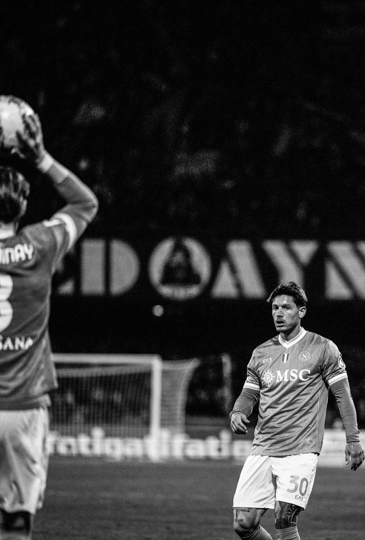 Ritorni, stelle ai i box ed esultanze: i suggestivi scatti di Napoli-Lecce – LE FOTO - immagine 9