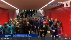 Video – Spintoni e sputi, poi interviene la polizia: la rissa dopo Atletico-City