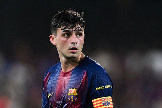 Pedri del FC Barcellona osserva il gioco durante la partita di LaLiga EA Sports tra FC Barcellona e Valencia CF, disputata all’Estadi Johan Cruyff il 14 settembre 2025 a Barcellona, in Spagna. (Foto di David Ramos/Getty Images) Barcellona in piena emergenza, arriva un nuovo stop: si ferma anche Dani Olmo- immagine 3