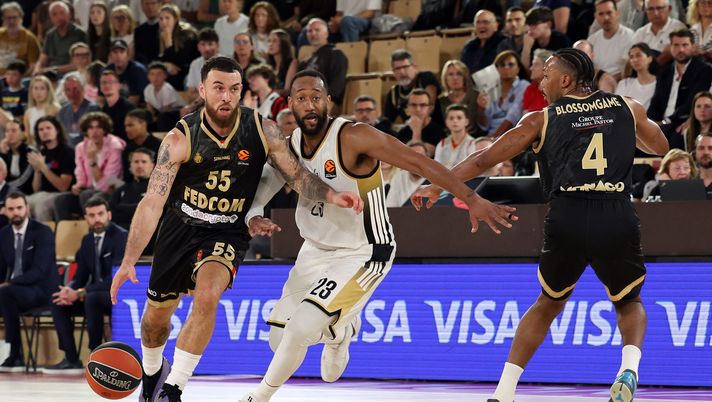MONTE CARLO, FRANCE - APRIL 08: Mike James, #55 of AS Monaco in action during the EuroLeague Regular Season Round 36 match between AS Monaco and LDLC Asvel Villeurbanne at Salle Gaston Medecin on April 08, 2026 in Monte Carlo, France. (Photo by Alfonso Cannavacciuolo/Euroleague Basketball via Getty Images) Monaco-Barcellona: diretta live e streaming gratis della gara - immagine 1