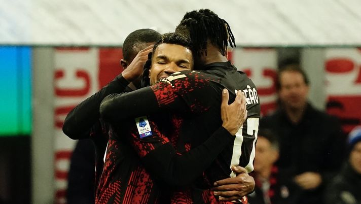 Junior Messias e Rafael Leao (attaccanti AC Milan) esultano per il gol del brasiliano in Milan-Atalanta 2-0 (Serie A 2022-2023) | News (Getty Images) Messias Leao AC Milan Milan-Atalanta 2-0 Serie A 2022-2023