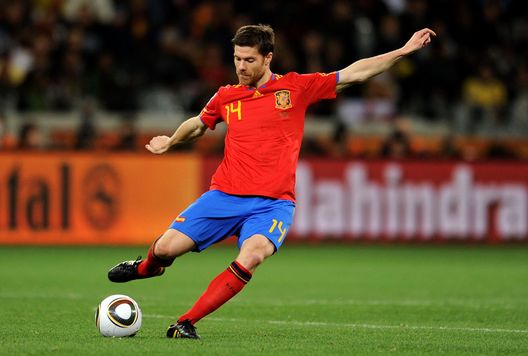 Xabi Alonso al Mondiale 2010. (Foto di Jasper Juinen/Getty Images) Real Madrid, i consigli di Del Bosque a Xabi Alonso: “Mai farsi vedere deboli”- immagine 3