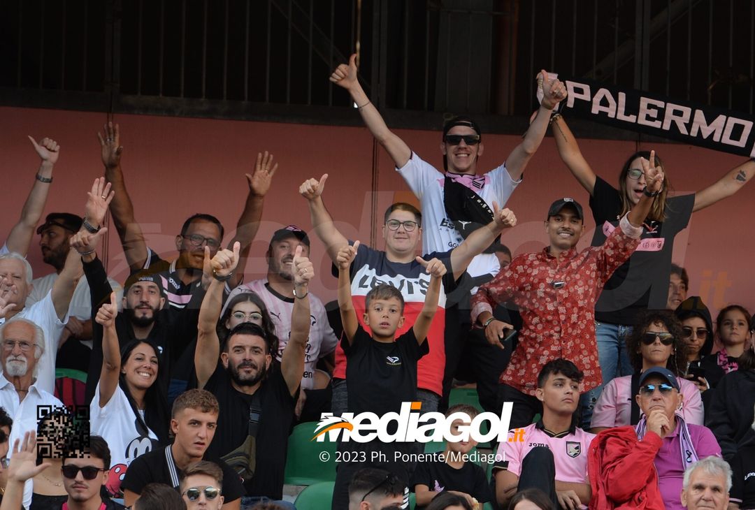 FOTOTIFO Palermo-Lecco, gli scatti ai tifosi al “Renzo Barbera” (GALLERY) - immagine 65