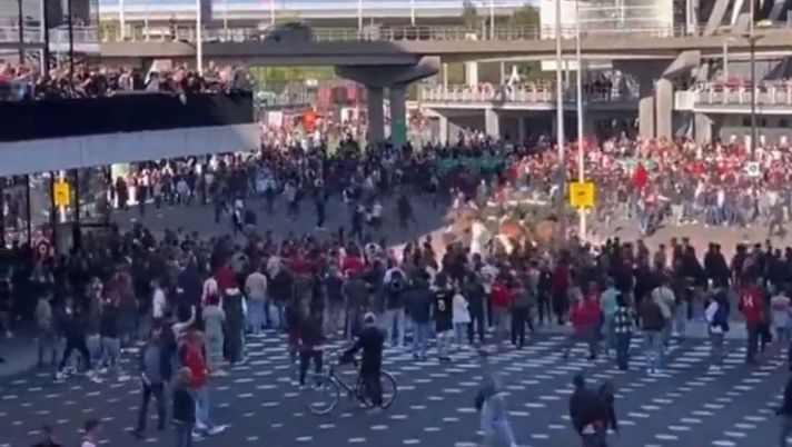 Sul derby d’Olanda della vergogna, i fulmini di Marco Van Basten: “Fermiamo il nostro calcio” - immagine 1