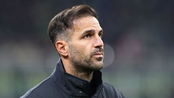 MILAN, ITALY - DECEMBER 06: Como 1907 coach Cesc Fabregas looks on during the Serie A match between FC Internazionale and Como 1907 at Giuseppe Meazza Stadium on December 06, 2025 in Milan, Italy. (Photo by Marco Luzzani/Getty Images) Fabregas: “Diao parte martedì, conversazione non piacevole col ct! S. Roberto, Kempf, Morata…” - immagine 1