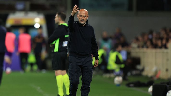 FLORENCE, ITALY - MAY 18: Manager of Bologna FC 1909 Vincenzo Italiano gestures during the Serie A match between Fiorentina and Bologna at Stadio Artemio Franchi on May 18, 2025 in Florence, Italy. (Photo by Gabriele Maltinti/Getty Images) Orsi: “Clima infuocato e senza Italiano, ma il Bologna ha la mentalità giusta” - immagine 1
