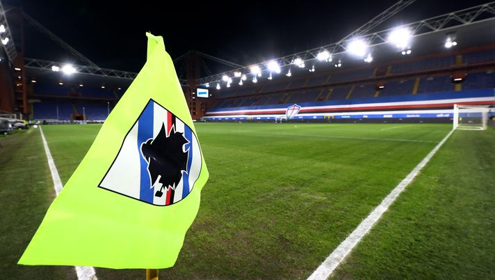GENOA, ITALY - DECEMBER 06: General view of a corner flag inside the stadium during the Serie A match between UC Sampdoria and AC Milan at Stadio Luigi Ferraris on December 06, 2020 in Genoa, Italy. Sporting stadiums around Italy remain under strict restrictions due to the Coronavirus Pandemic as Government social distancing laws prohibit fans inside venues resulting in games being played behind closed doors. (Photo by Marco Luzzani/Getty Images) Sampdoria-Torino, i precedenti in Coppa: Franco protagonista dell’ultimo match- immagine 2