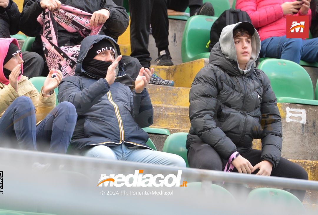 FOTOTIFO Palermo-Modena 4-2, gli scatti ai tifosi al “Renzo Barbera” (GALLERY) - immagine 24