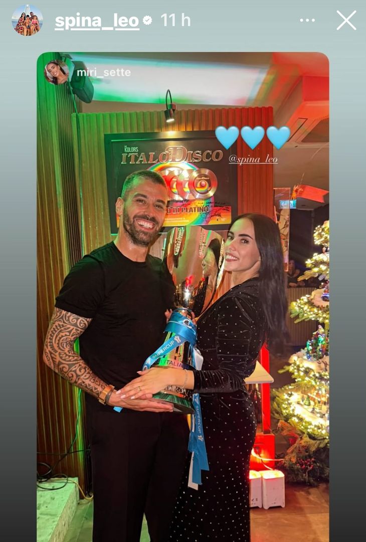 Cena di Natale SSC Napoli: alcuni azzurri posano con la coppa! – LA GALLERY - immagine 4