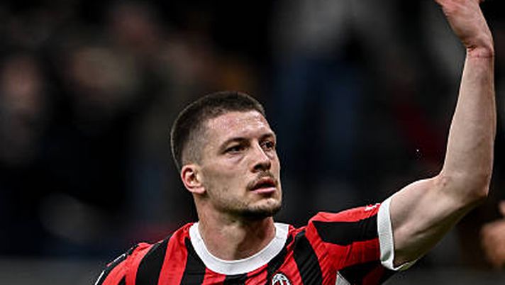 MILAN, ITALY - APRIL 05: Luka Jovic of AC Milan celebrates his goal during the Serie A match between Milan and Fiorentina at Stadio Giuseppe Meazza on April 05, 2025 in Milan, Italy. (Photo by Image Photo Agency/Getty Images) Rinunciare a Jovic: scelta rispettabile del Milan ma alquanto discutibile - immagine 1