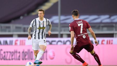 TURIN, ITALY - APRIL 03: Federico Bernardeschi of Juventus competes for the ball with Sasa Lukic of Torino FC during the Serie A match between Torino FC and Juventus at Stadio Olimpico di Torino on April 03, 2021 in Turin, Italy. Sporting stadiums around Italy remain under strict restrictions due to the Coronavirus Pandemic as Government social distancing laws prohibit fans inside venues resulting in games being played behind closed doors. (Photo by Daniele Badolato - Juventus FC/Juventus FC via Getty Images)