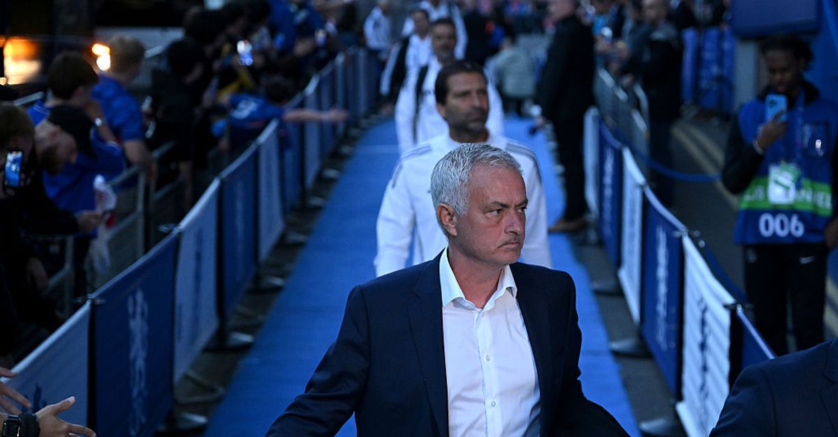 Fenerbahce, il nuovo presidente contro Mou: "Ha preparato male la stagione. Si vede ancora oggi"