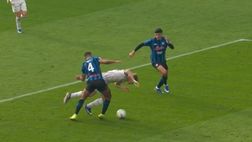 Atalanta-Napoli, per l’AIA non c’è il rigore su Hojlund: la ricostruzione VIDEO