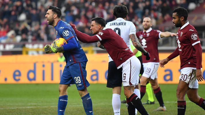 TURIN, ITALY - JANUARY 12: Salvatore Sirigu (L) of Torino FC reacts during the Serie A match between Torino FC and Bologna FC at Stadio Olimpico di Torino on January 12, 2020 in Turin, Italy. (Photo by Valerio Pennicino/Getty Images) Cornacchia (Calcio Casteddu): “Stasera gara aperta. Non mi aspettavo il Toro così in basso” - immagine 1