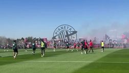 Milan, allenamento a Milanello sul campo esterno: ci sono tantissimi tifosi rossoneri
