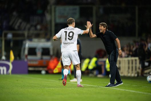 Rasmus Hojlund esulta dopo il primo gol con la maglia del Napoli (Photo by Ciro Sarpa/SSCN Napoli via Getty Images) L’editoriale di Fiorentina-Napoli: Hojlund ridisegna gli azzurri, serata nera per la Viola- immagine 3