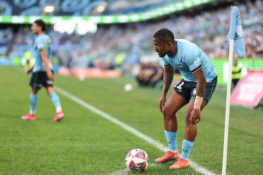 SYDNEY, AUSTRALIA - APRIL 20: Douglas Costa of Sydney FC prepares for a corner during the round 27 A-League Men match between Sydney FC and Newcastle Jets at Allianz Stadium, on April 20, 2025, in Sydney, Australia. (Photo by Jeremy Ng/Getty Images)